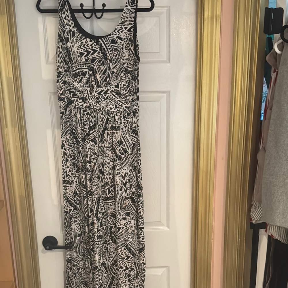 Cable & Gauge Monochrome Abstract Maxi Dress